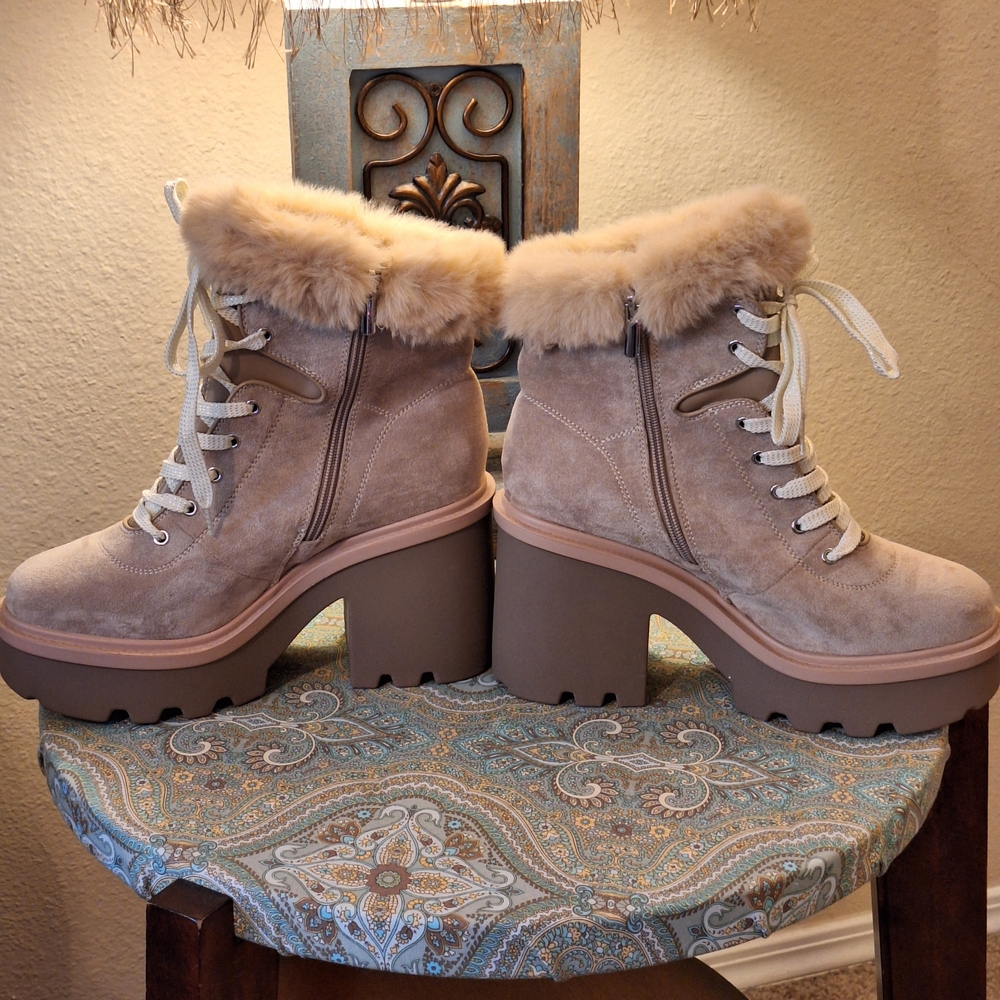 Beige Lace-Up Ankle Boots with Fur Trim. NWOB Size 10 Wide - Picture 5 of 15
